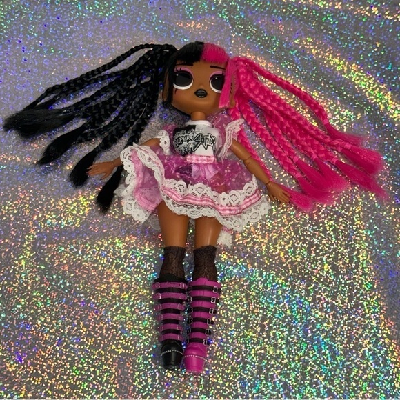 L.O.L. Surprise! LOL Surprise OMG Rock Metal Chick Remix Fashion Punk Doll - Picture 10 of 13